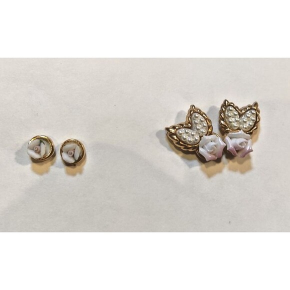 VTG Avon Signed Designer Gold Tone Rose & Faux Pearl Necklace 2 Match Earrings - Picture 2 of 10